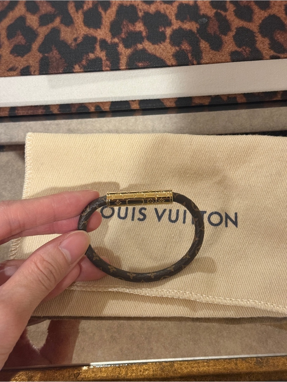 Louis Vuitton LV Confidential Bracelet – Size 17 - Picture 2 of 4